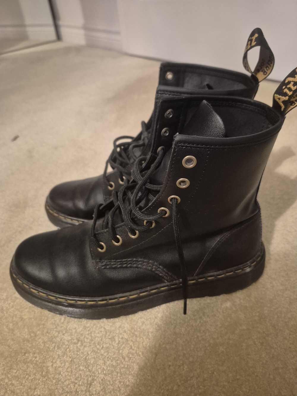 Dr. Martens Black Leather Eyelet Lace-Up Boots Womens 10/ M9